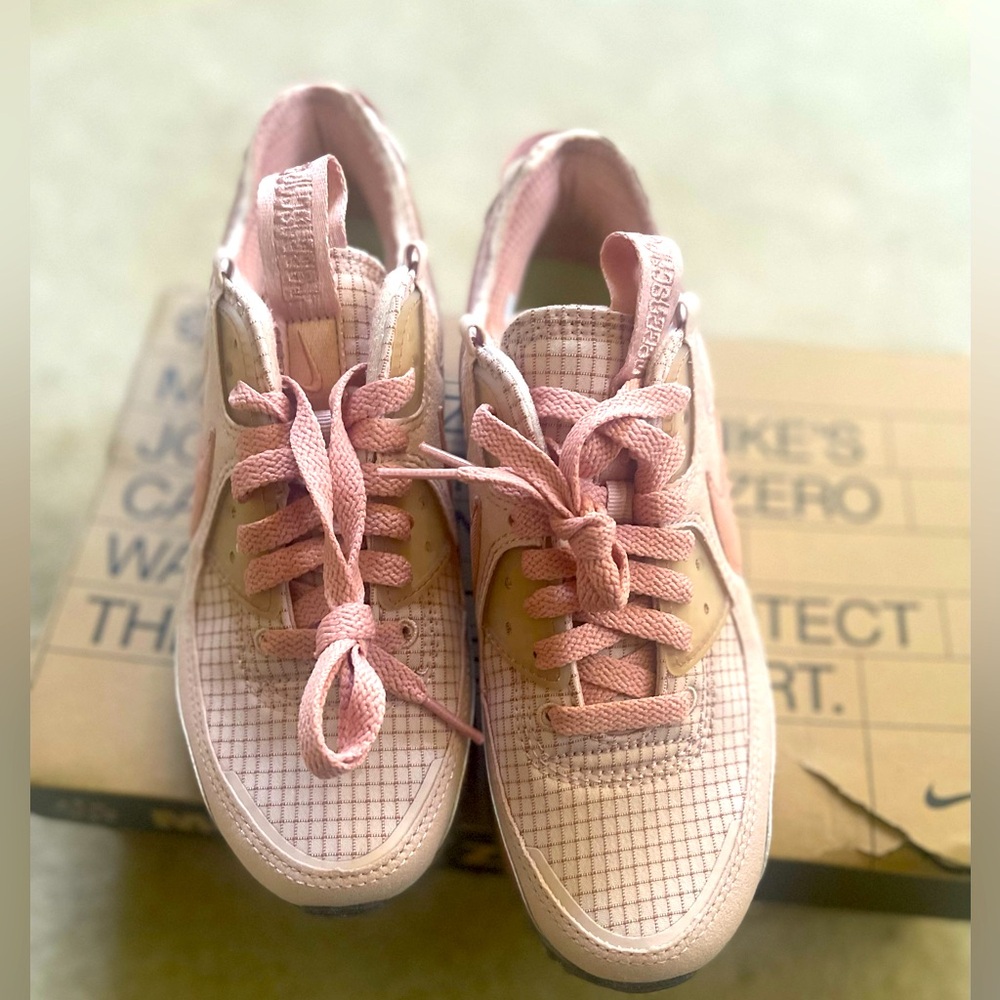 Brand New Women’s/Girls Nike Airmax